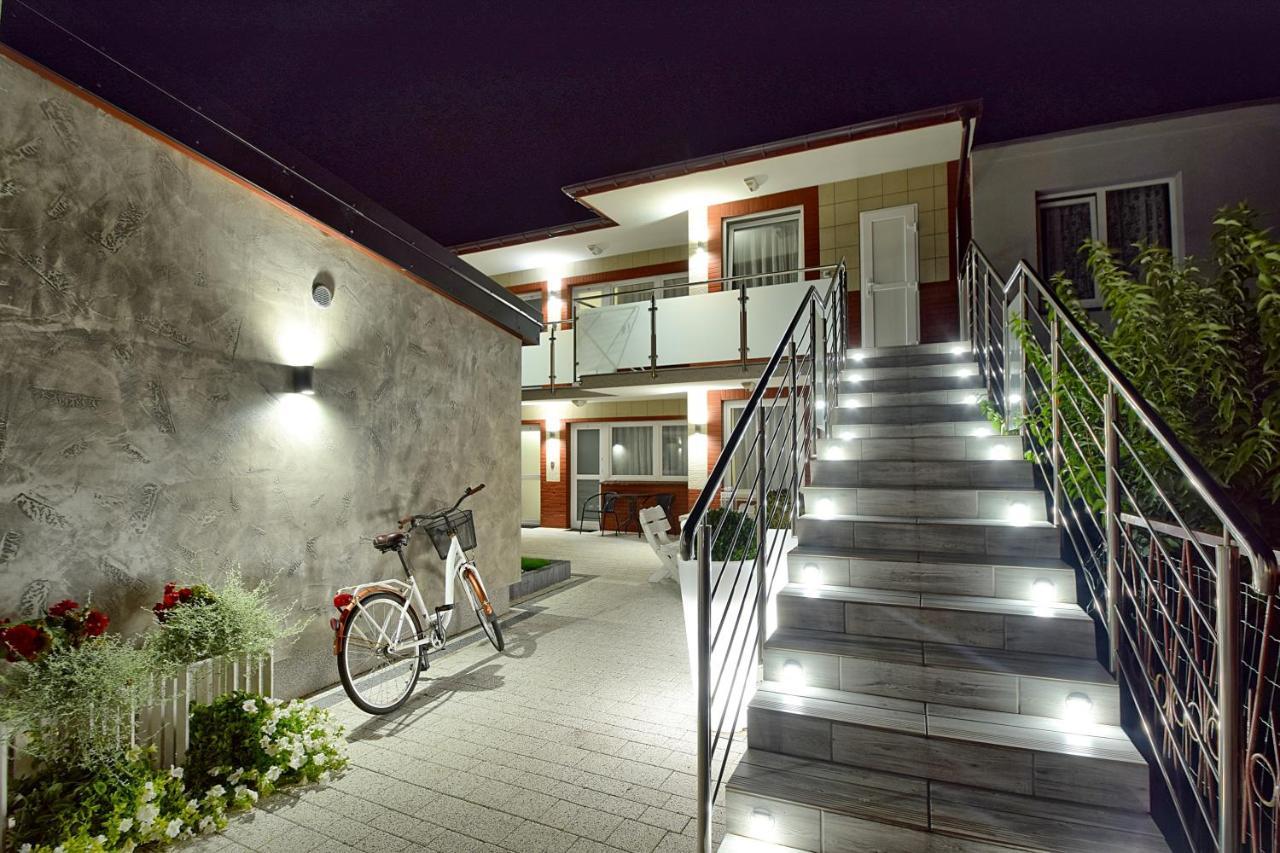 Pokoje Goscinne Zborowski & Wnuki Dzwirzyno Exterior photo